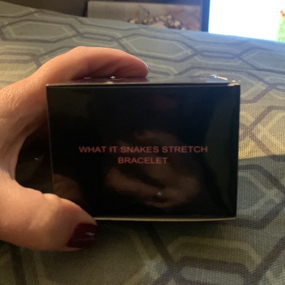 AVON - What It Snakes Stretch Bracelet - Picture 4 of 4